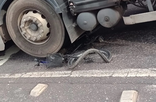 Idoso de 79 anos é esmagado por caminhão