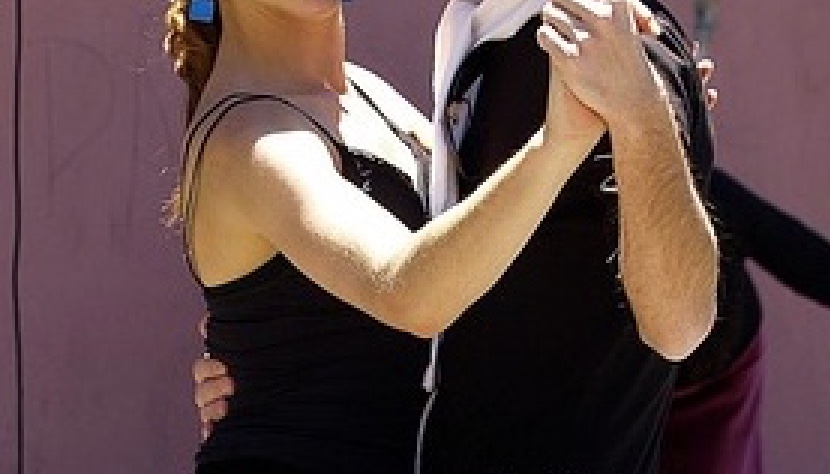 Marido com ciúmes espanca esposa que dançou com colega de trabalho