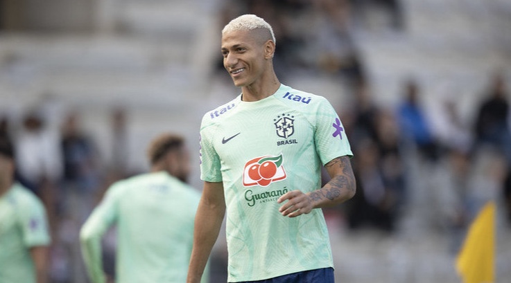 Richarlison faz tatuagem gigante com rosto de Neymar e Ronaldo; Veja 