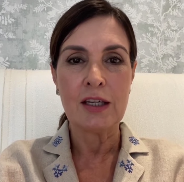 Fátima Bernardes critica violência e pede que bolsonaristas parem de prejudicar o país