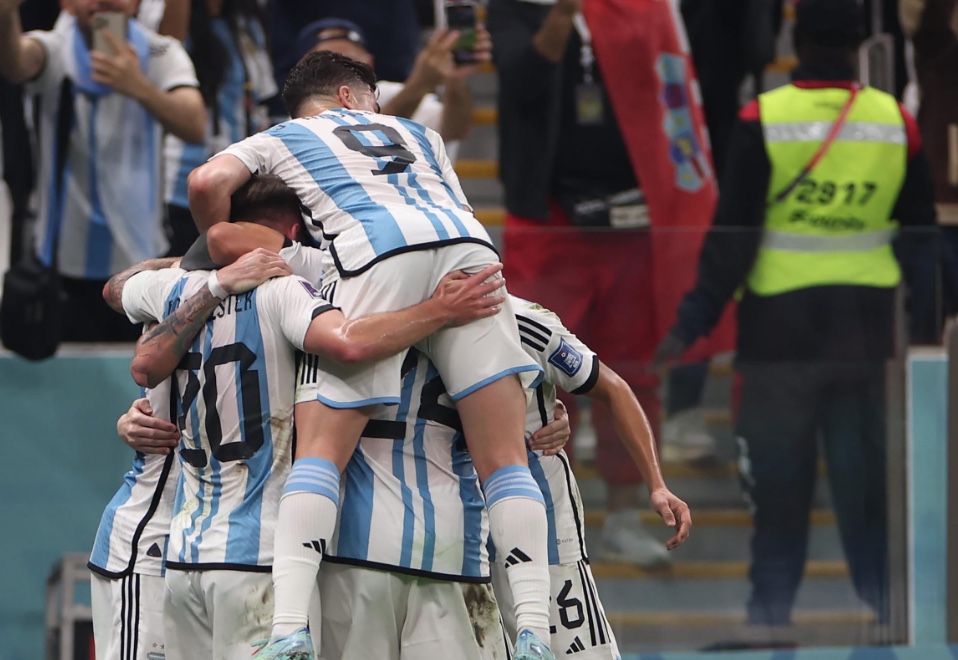 Argentina derruba Croácia e vai jogar final da Copa com França ou Marrocos
