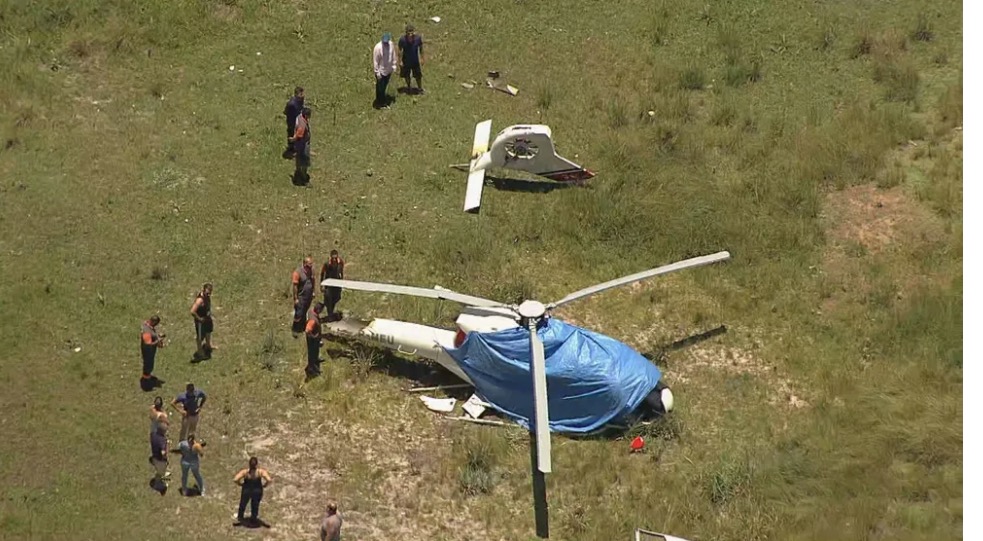 Helicóptero com 5 pessoas a bordo cai no Rio de Janeiro