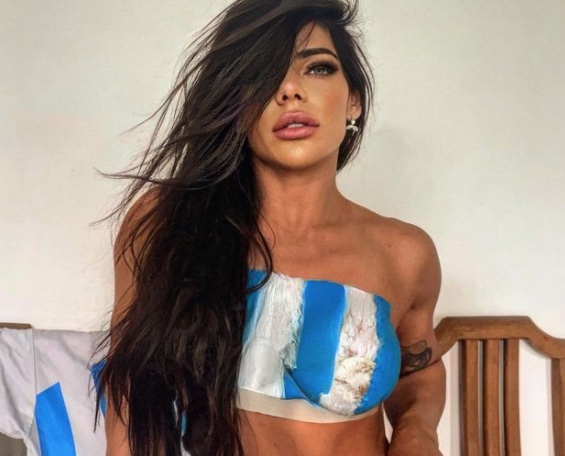 Ex-Miss Bumbum Suzy Cortez faz tatuagem no ânus em homenagem a Messi
