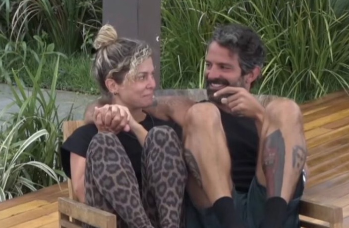 Após selinho em Iran, Babi responde se casal tem futuro fora de A Fazenda