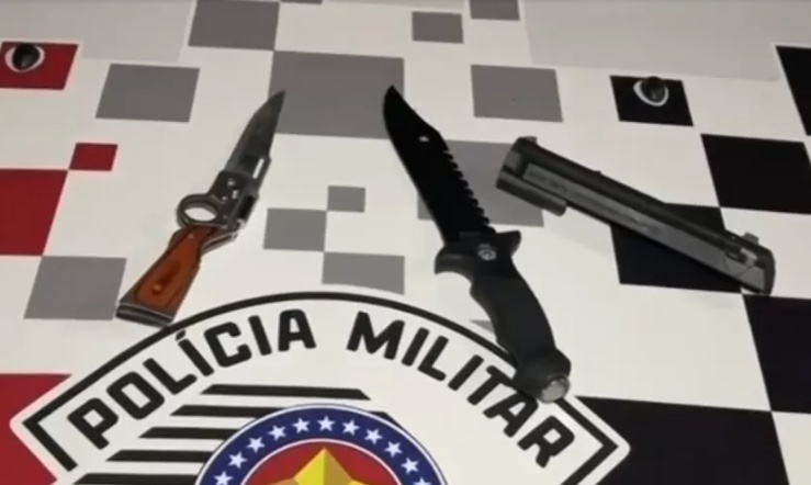 Por vingança, jovem invade escola e esfaqueia professoras