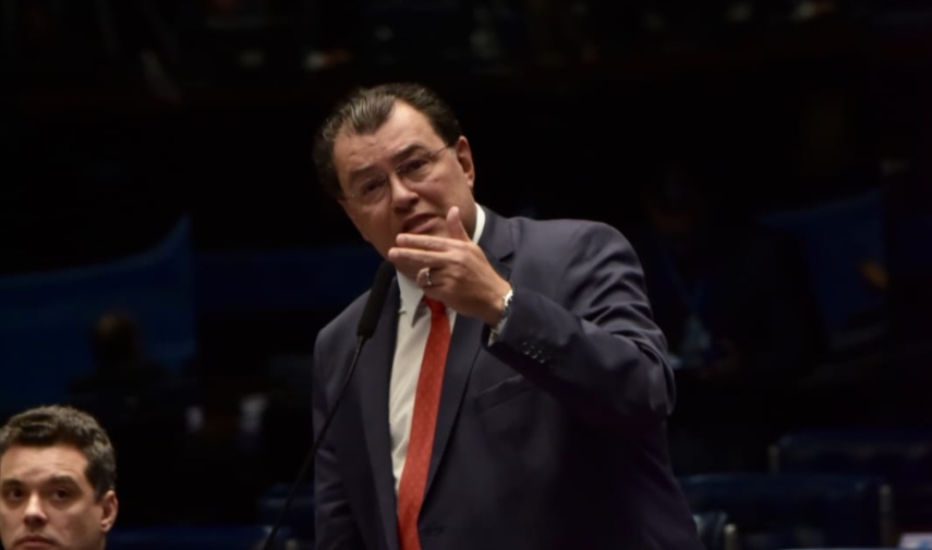 Eduardo Braga vai ser reconduzido à liderança do MDB no Senado 