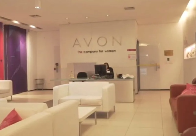 Avon é multada em US$ 46 milhões após idosa contrair câncer