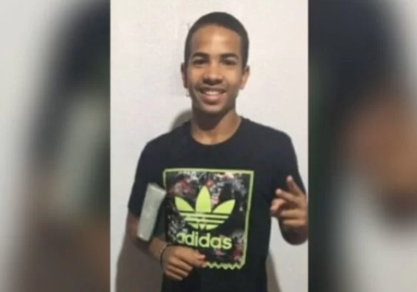 Jogador morre ao comemorar gol em partida de futebol