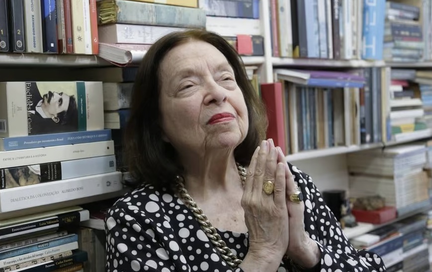 Nélida Piñon deixa apartamento no Rio como herança para suas duas cachorrinhas