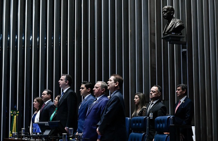 Congresso promulga emenda que assegura piso da enfermagem 