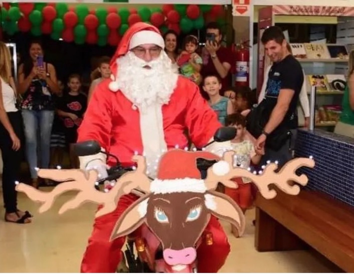 Papai Noel morre às vésperas do Natal na frente de crianças 