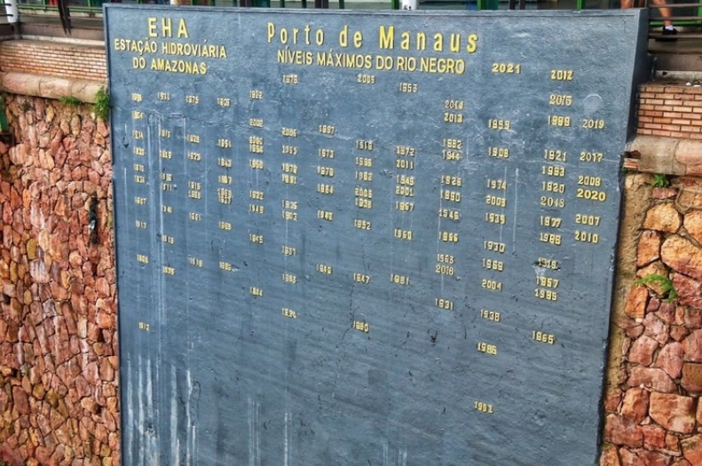 Em período de cheia, Rio Negro impressiona com vazantes diárias em Manaus