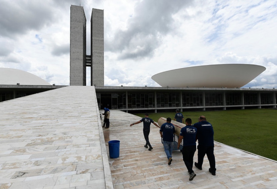 Senado proíbe a entrada de visitantes depois de atos de violência no DF