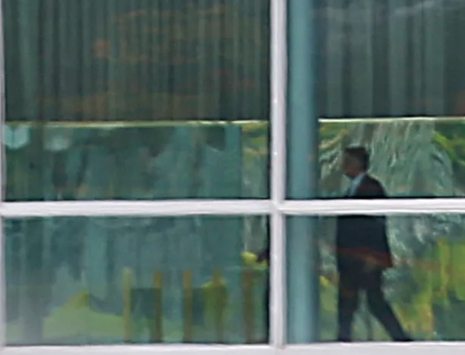 Bolsonaro é atendido em posto médico para tratar infecção na perna