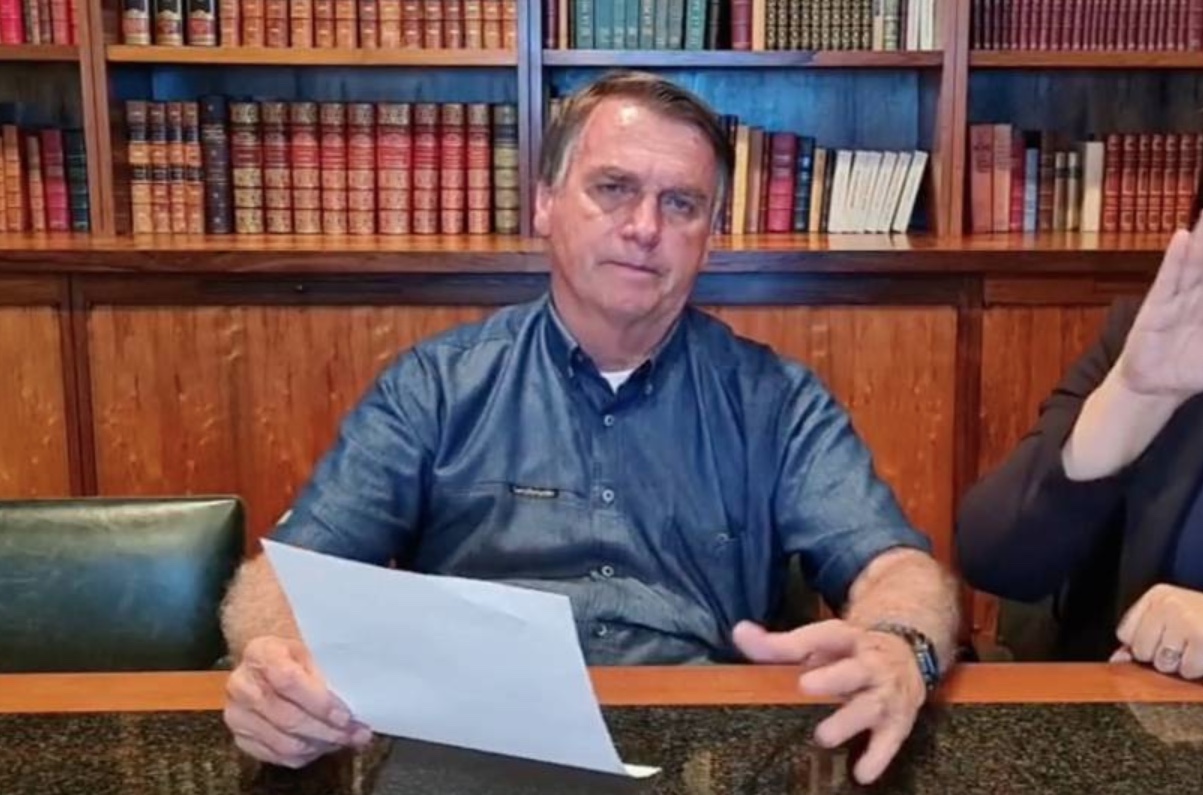 PF conclui apuração e imputa crimes a Bolsonaro por fake news em caso de vacina