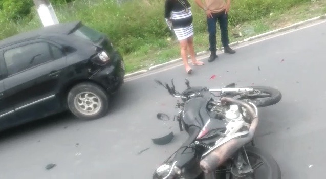 Motociclista sofre fratura e desmaia após acidente em Manaus; vídeo