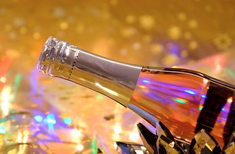 Réveillon: superstições tem a ver com ancestralidade, afirma professor