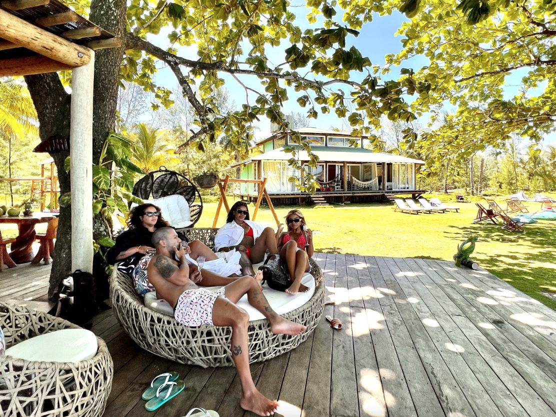 Ludmilla aluga ilha para passar Réveillon com a família