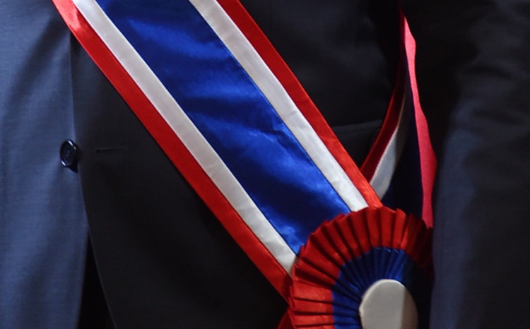 Todos 27 governadores tomam posse também no domingo