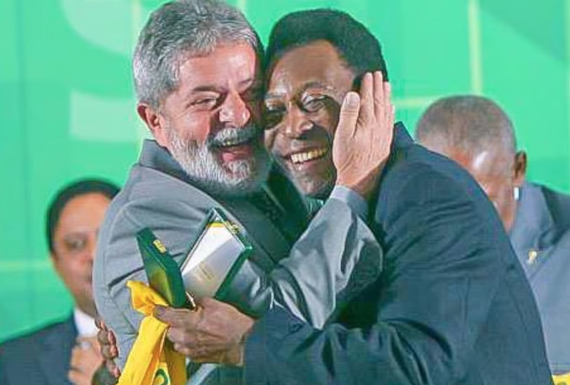 Lula vai ao velório de Pelé na Vila Belmiro