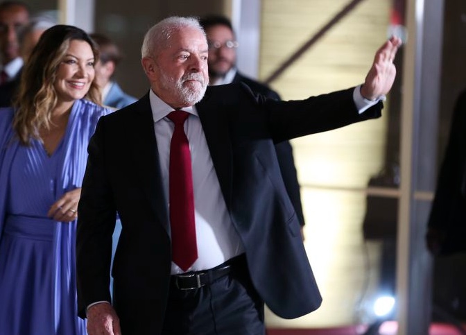 Lula manda tirar Petrobras, Correios e outras 5 estatais de programa de privatização