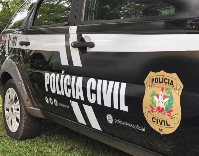 Polícia é acionada após corpo de idosa ser encontrado dentro de mala em prédio