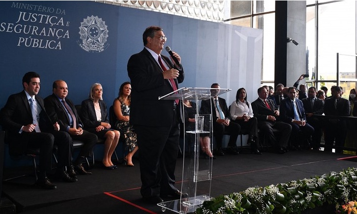 Dino acomoda políticos derrotados nas urnas no 2º escalão do Ministério da Justiça