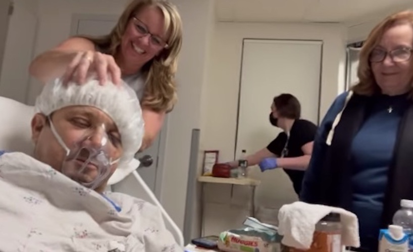 Jeremy Renner aparece em vídeo na UTI após ser esmagado em grave acidente