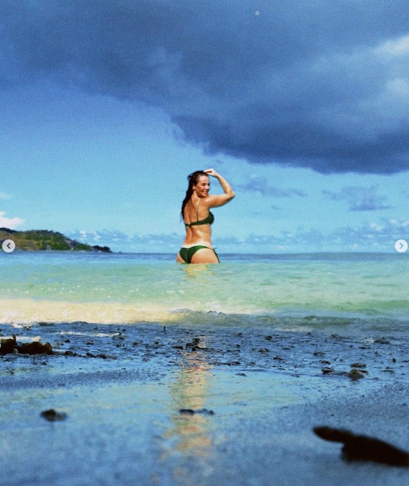Paolla Oliveira exibe corpo escultural durante férias na praia; veja fotos