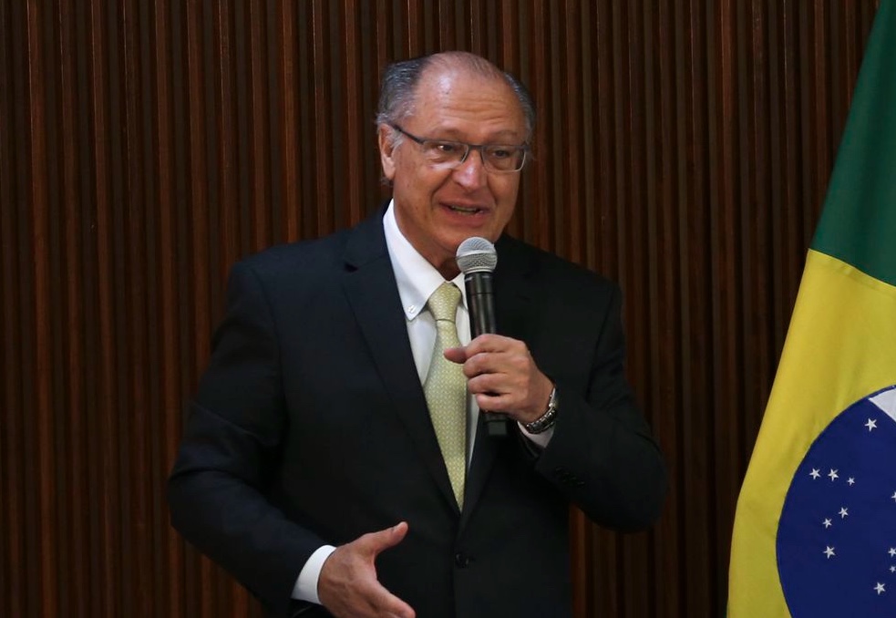 Só Lula ganharia eleição passada, diz Alckmin