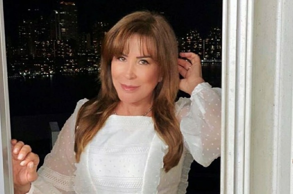 Zilu Camargo faz cirurgia de emergência após rejeição de silicone