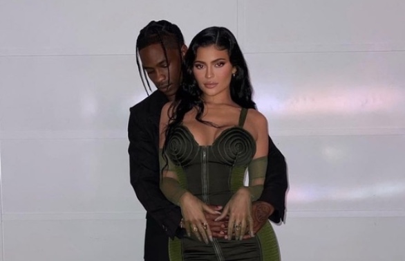 Relacionamento de Kylie Jenner e Travis Scott chega ao fim, diz site