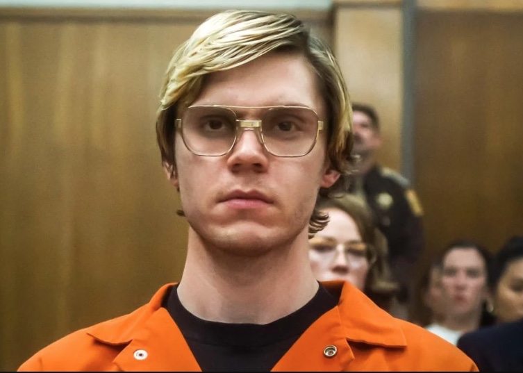 Dahmer: Evan Peters leva prêmio de Melhor Ator no Globo de Ouro 2023