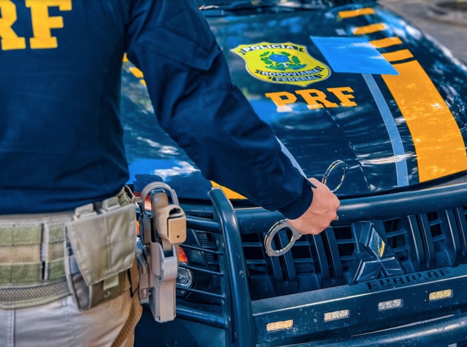 Motorista é preso pela PRF suspeito de cometer roubo na BR-319 