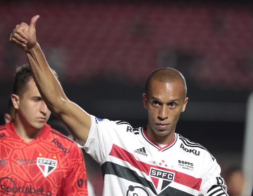 Após jogar no Brasil e na Europa, Zagueiro Miranda se despede do futebol aos 38 anos