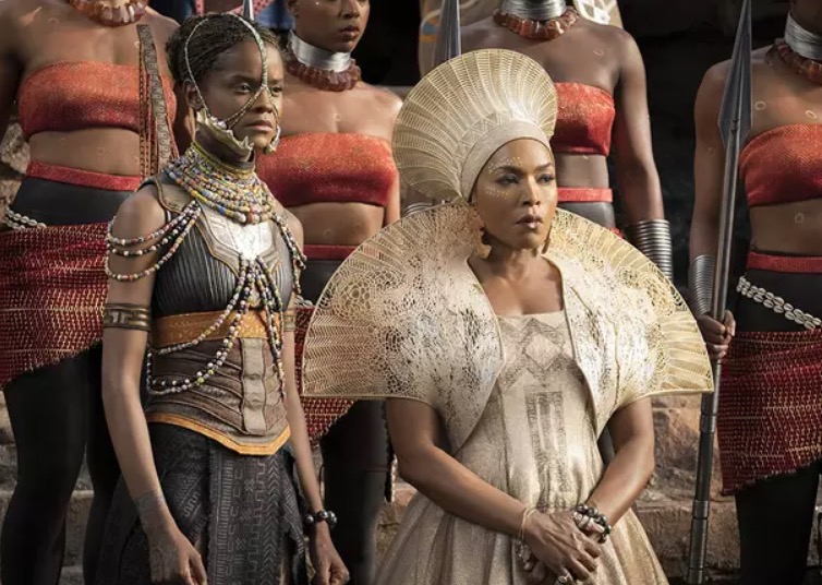 Angela Bassett conquista prêmio inédito para Marvel no Globo de Ouro 2023