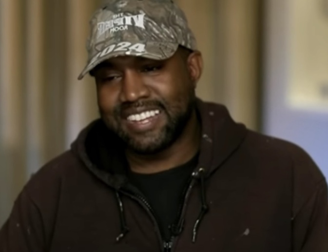 Kanye West casou em segredo com funcionária, diz site 