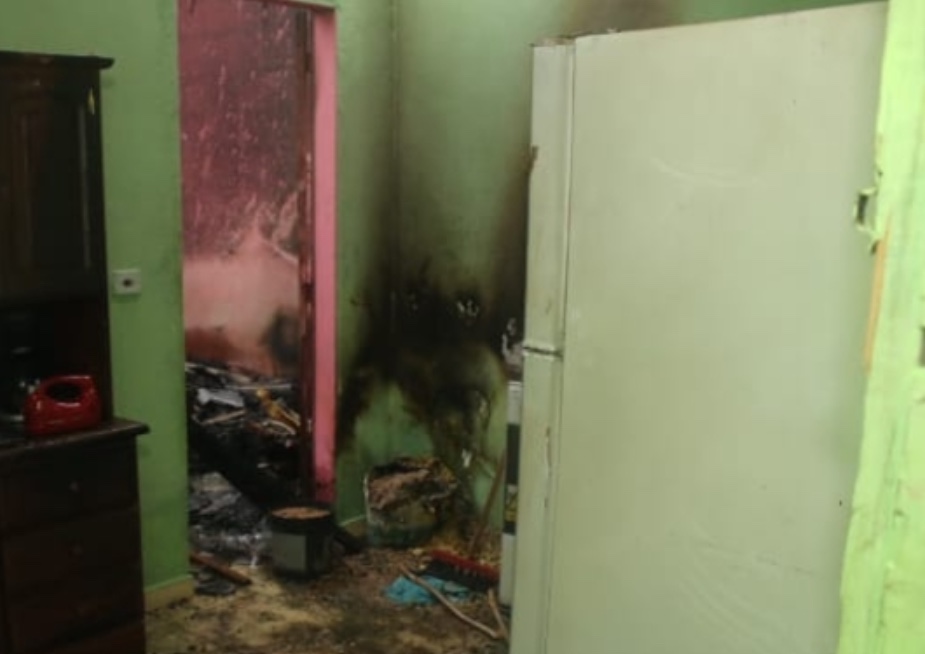 ​Irmã de criança carbonizada em incêndio morre em Manaus