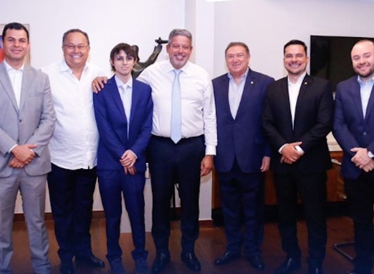 Arthur Lira se reúne com deputados do Amazonas e firma compromissos