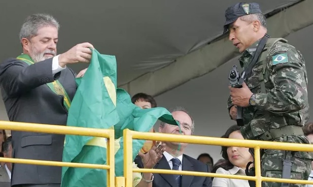 Lula busca desmilitarizar Planalto após recorde com Bolsonaro