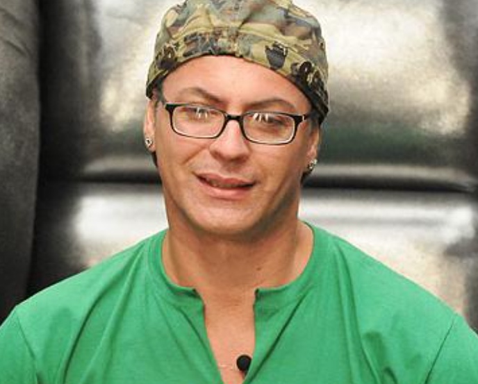 Ex-BBB Dicesar diz que contraiu doença durante reality da Globo