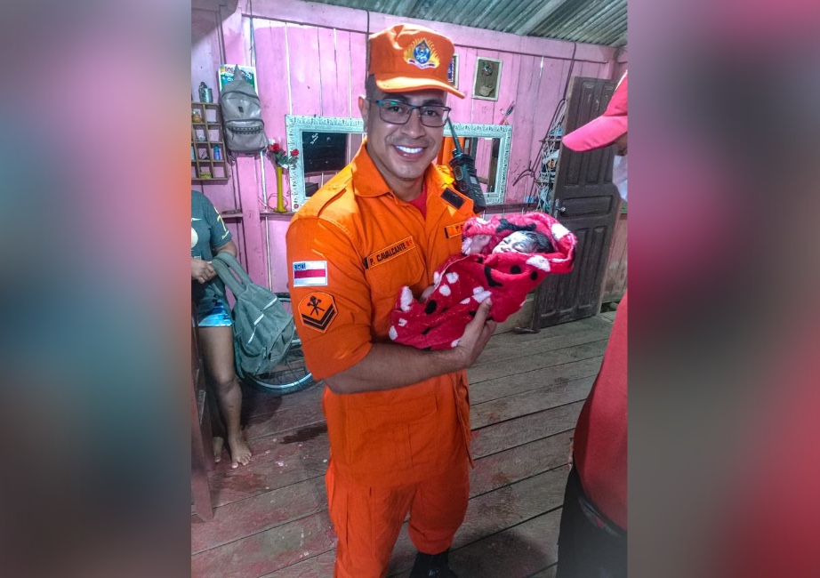 Mulher dá à luz com ajuda dos bombeiros no interior do Amazonas