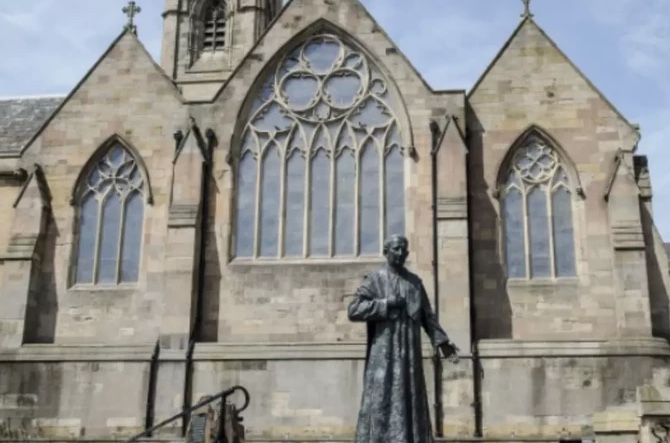 Vaticano investiga orgia dentro de igreja durante pandemia