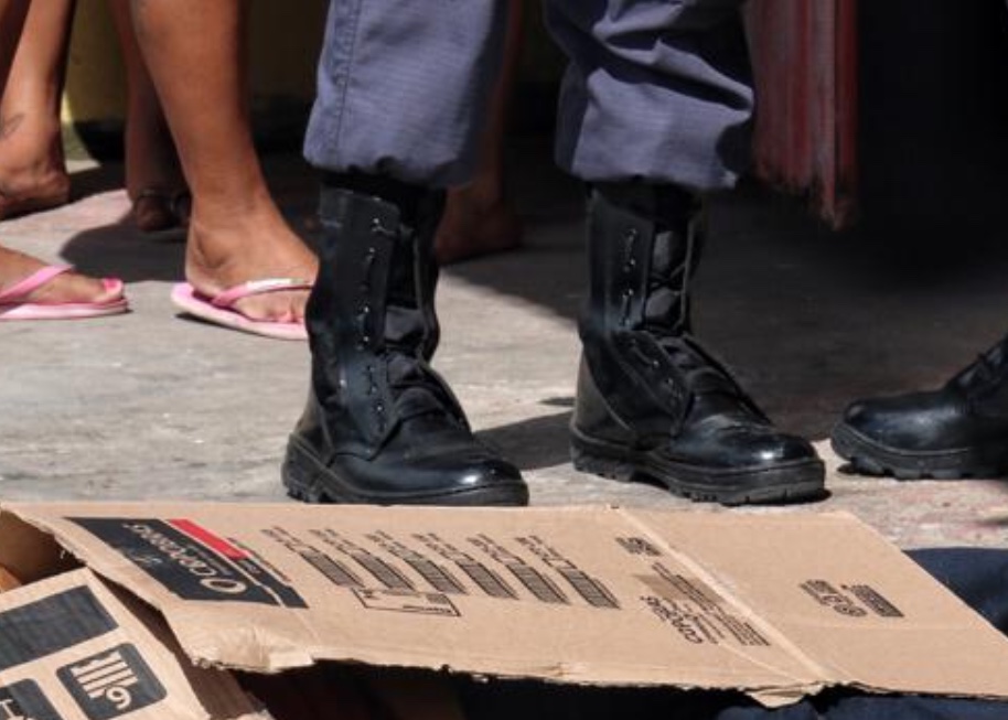 Pistoleiros matam jovem a tiros em bar em Manaus