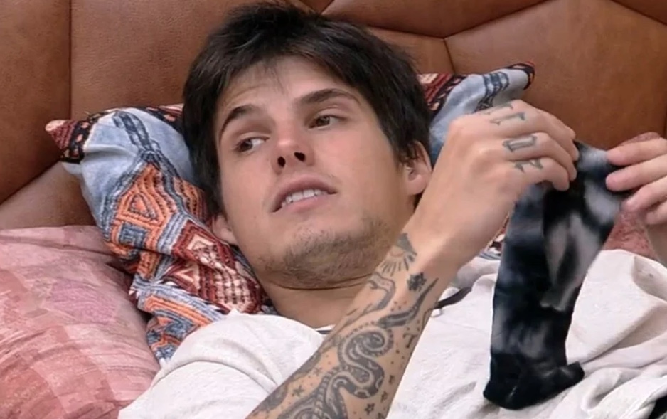 Gabriel cogita falar no ao vivo e teme levar corte de Tadeu Schmidt 