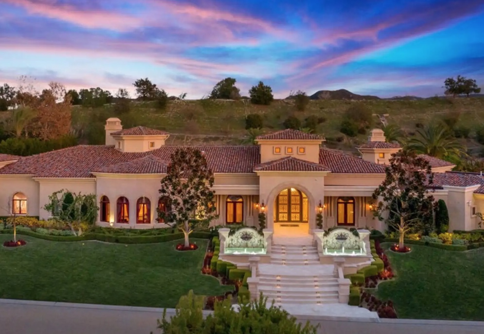 Britney coloca mansão de R$ 62 milhões à venda por ser 'muito grande'