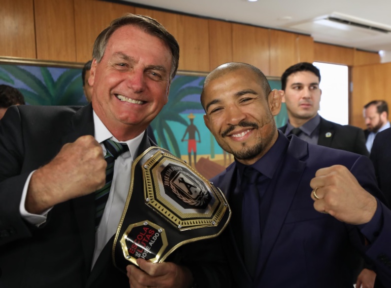 Bolsonaro pede para ficar mais tempo na casa de José Aldo nos EUA