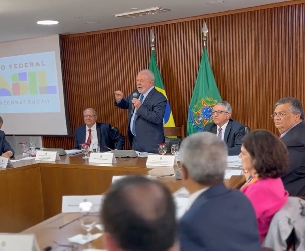 Lula diz a governadores que barbárie de 8 de janeiro nunca mais irá ocorrer no país