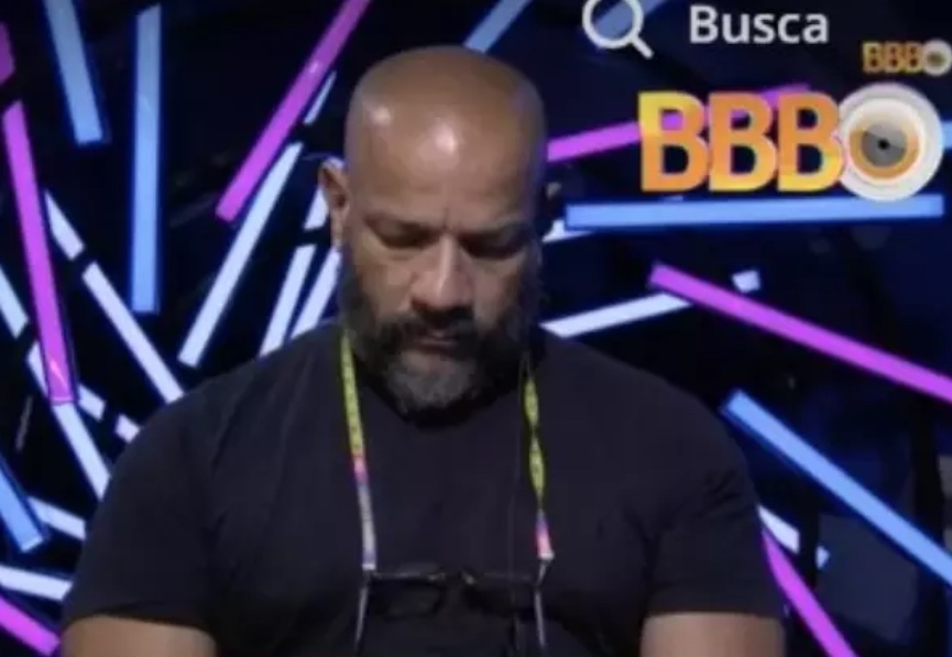 Desconhecido aparece dentro de confessionário do BBB23 