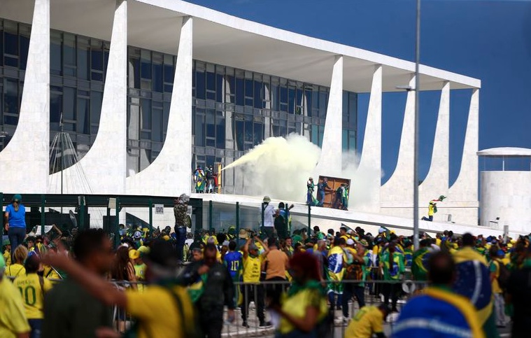 AGU pede afastamento de servidores envolvidos em vandalismo